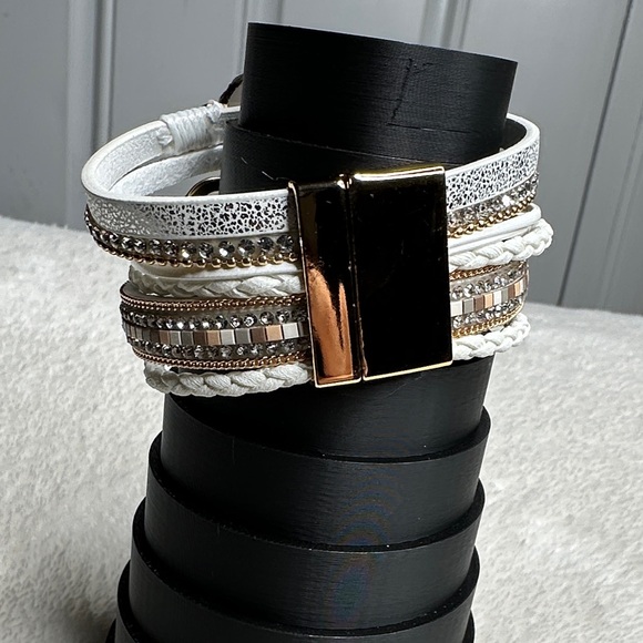 Women's Leather Wrap Bracelets Gold Heart Stackable Boho Vegan Magnetic White - Picture 4 of 12